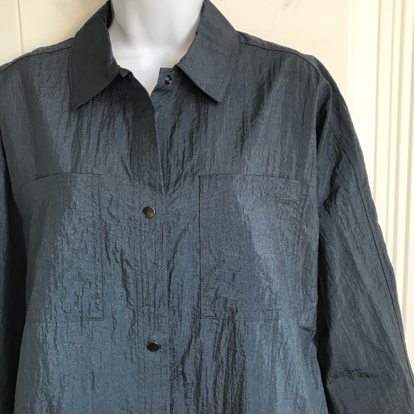 ATHLETA Women's XS Dark Rinse Lunar Sheen Blue Grey Nylon Snap Button Shirt NWOT - Picture 5 of 16
